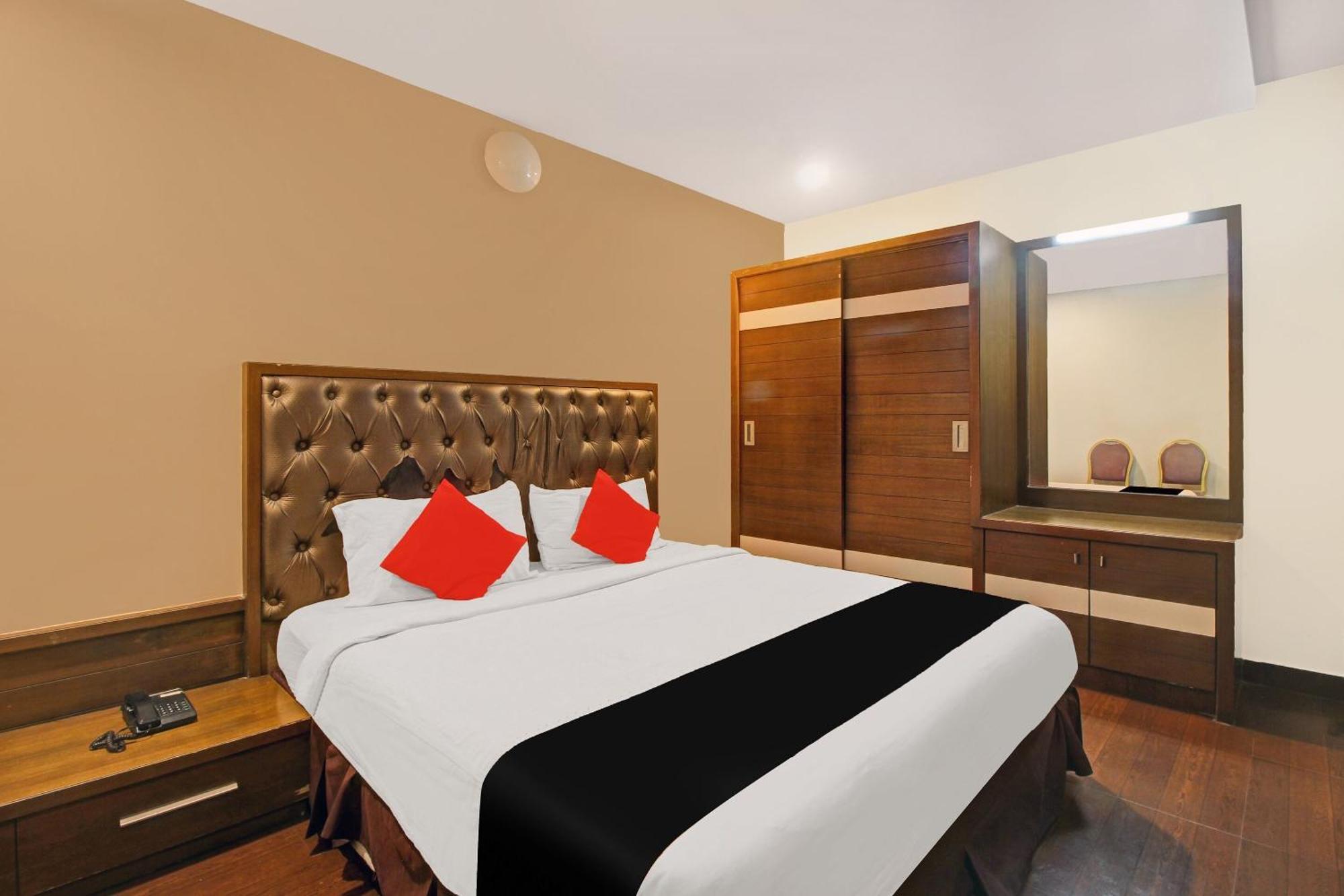 Collection O 82357 Hotel Surabhi Pride Trimulgherry Extérieur photo