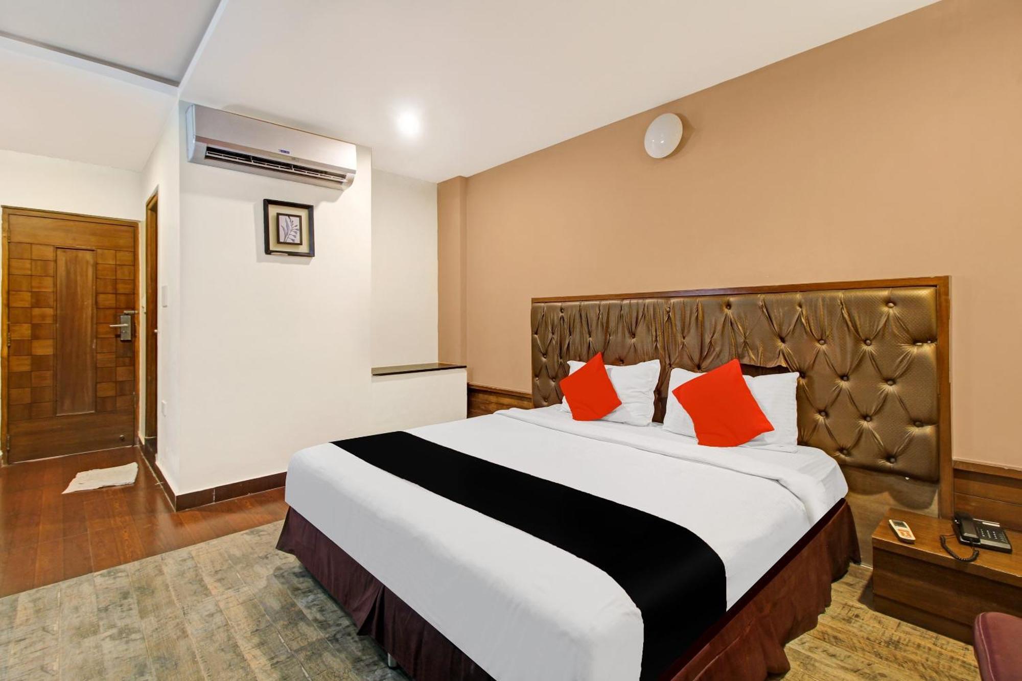 Collection O 82357 Hotel Surabhi Pride Trimulgherry Extérieur photo