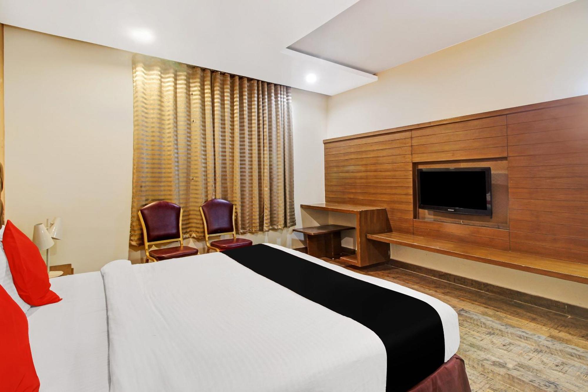 Collection O 82357 Hotel Surabhi Pride Trimulgherry Extérieur photo