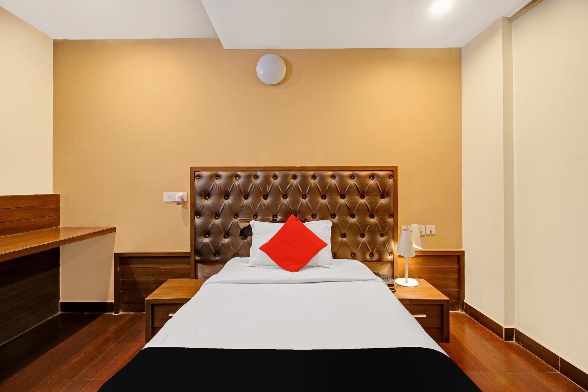 Collection O 82357 Hotel Surabhi Pride Trimulgherry Extérieur photo