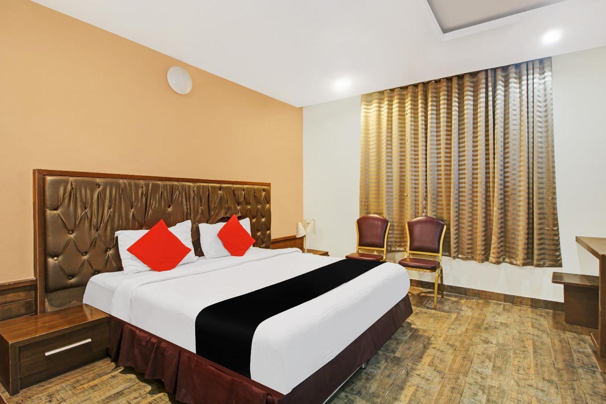 Collection O 82357 Hotel Surabhi Pride Trimulgherry Extérieur photo